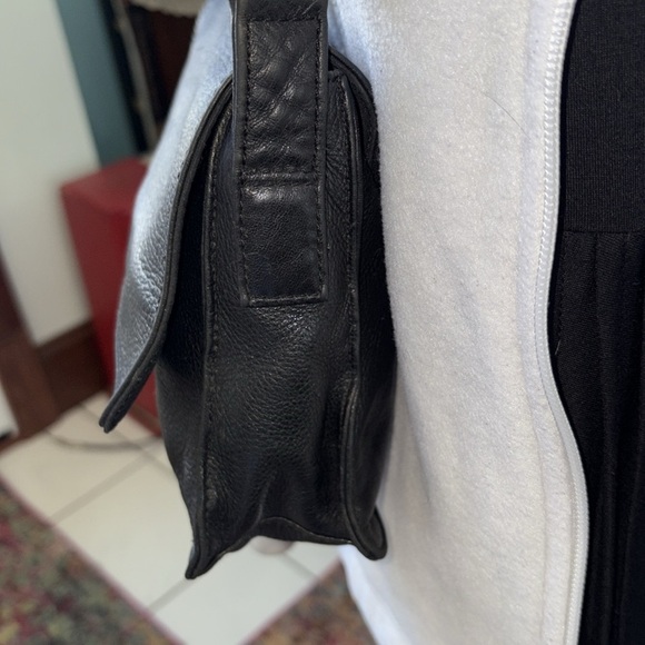 Tommy Hilfiger  shoulder bag  satchel
Pebbled leather  Black  brushed Silvertone - Picture 9 of 16